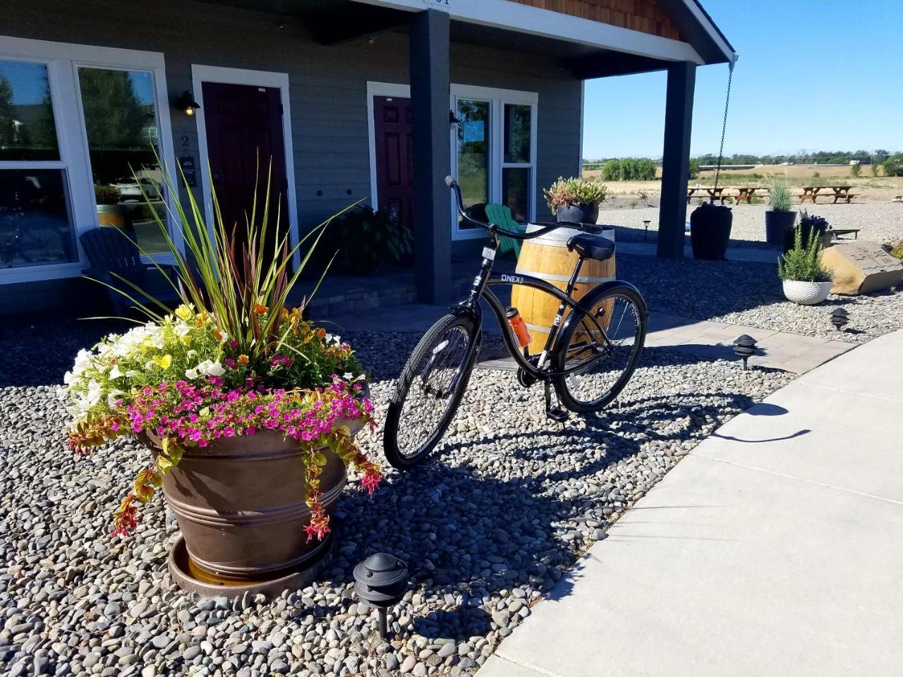 Zillah Lakes Inn Exterior photo